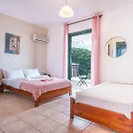 Giannatos' Studios Apartment